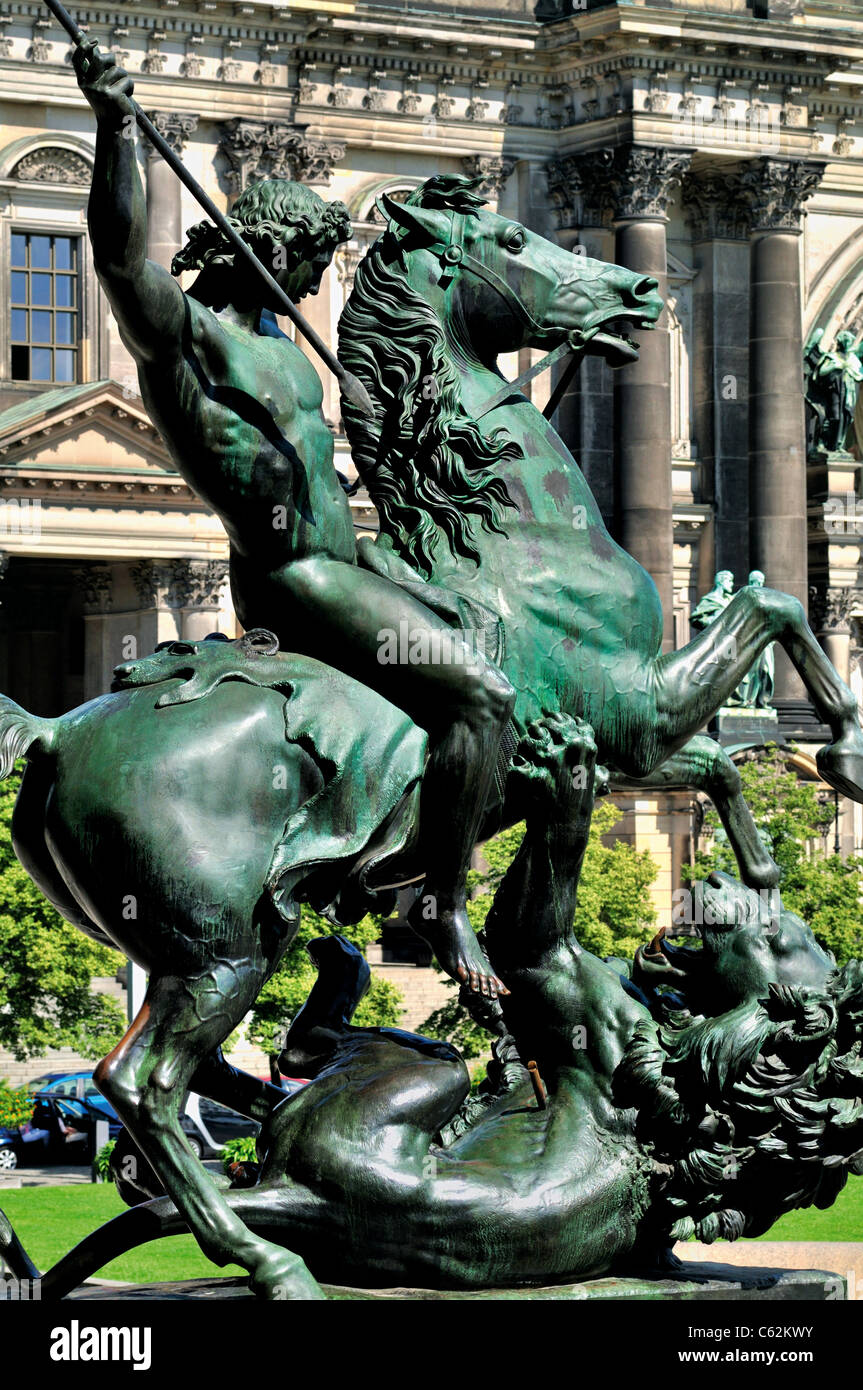 Allemagne, Berlin statue de bronze à l'escalier de l'ancien musée au