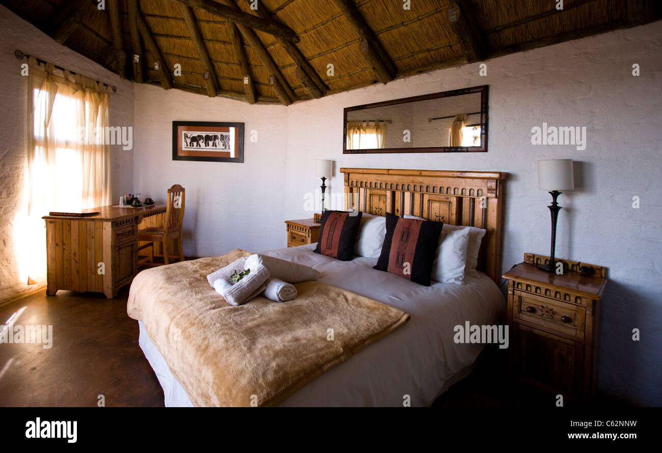 L'intérieur de l'une des villas. Grootberg Lodge, Damaraland, Namibie, Kaokoveld. Banque D'Images