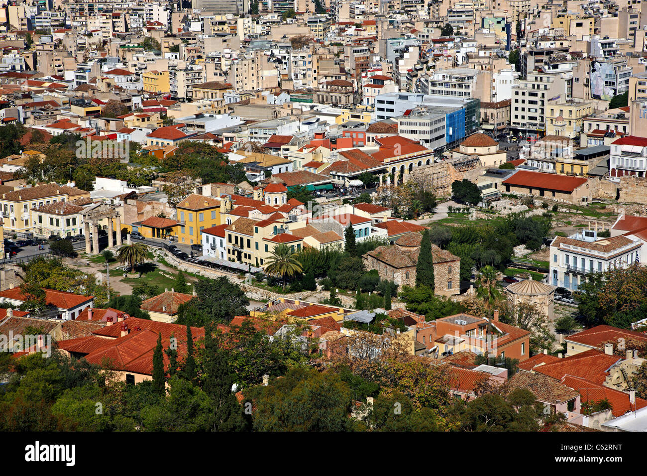 Vue panoramique du quartier de Plaka, le plus pittoresque de la ville d'Athènes, Grèce. Photo prise de l'Acropole. Banque D'Images
