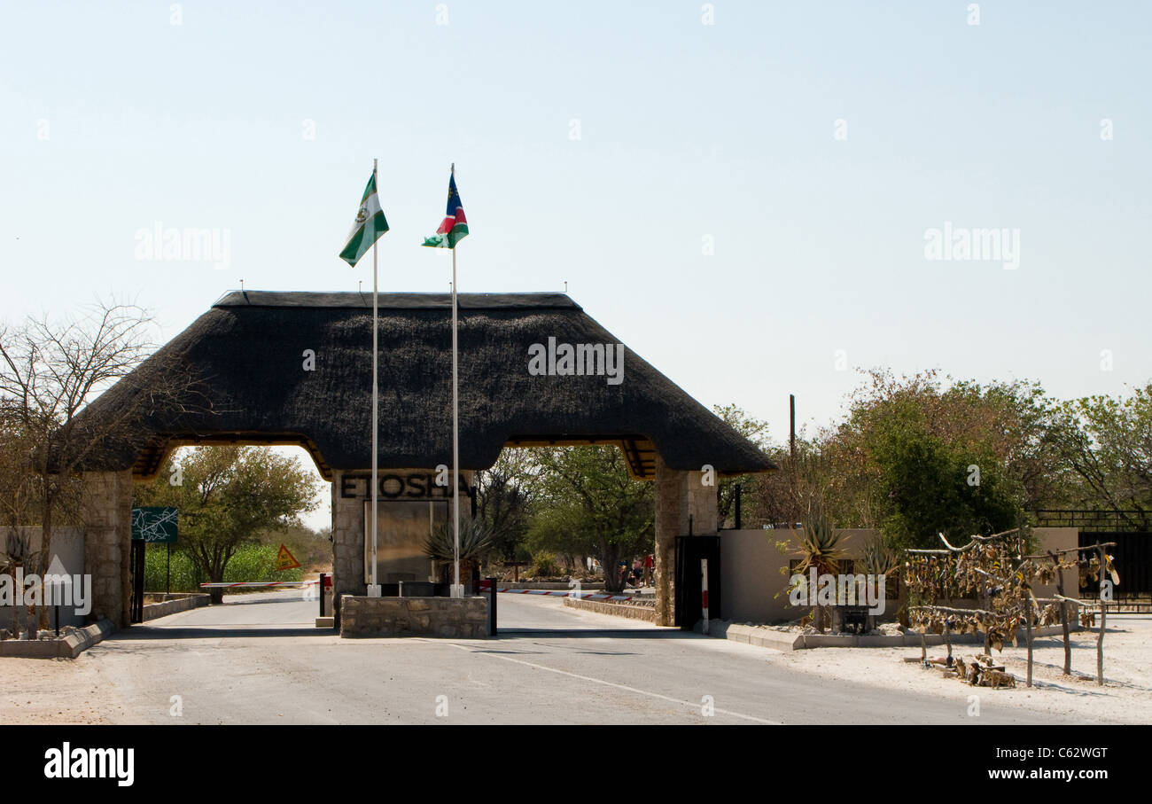 L'entrée sud, Anderson gate, d'Etosha National Park. Etosha, Namibie. Banque D'Images