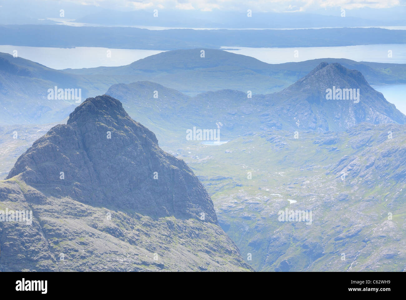 Vue vers Sgurr na h-Uamha et Sgurr na ires, Black Cuillin, île de Skye, Écosse Banque D'Images