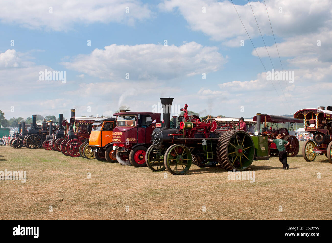 Gamme de véhicules fonctionnant à la vapeur d'un moteur à vapeur juste amateurs pendant l'été en Angleterre. Banque D'Images
