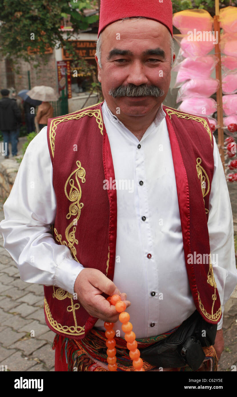 La Turquie, Safranbolu, l'homme en costume traditionnel, Banque D'Images