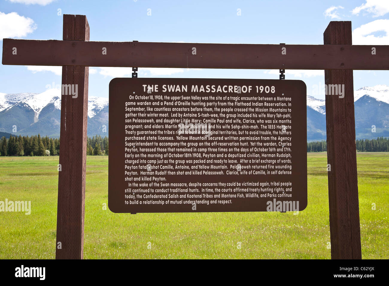 Le massacre de 1908 Swan marqueur historique, MT State Road 83, Swan Valley, MT Banque D'Images