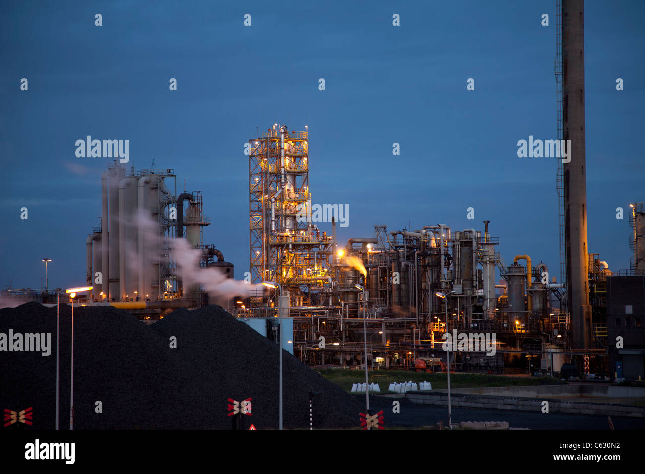 L'industrie lourde à l'usine sidérurgique de nuit Banque D'Images