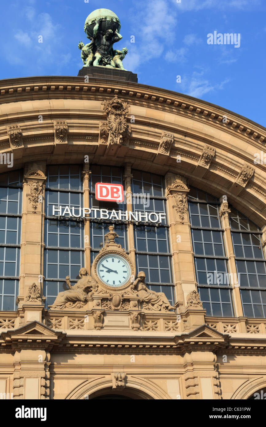Façade de la gare principale de Francfort, en Allemagne. Banque D'Images