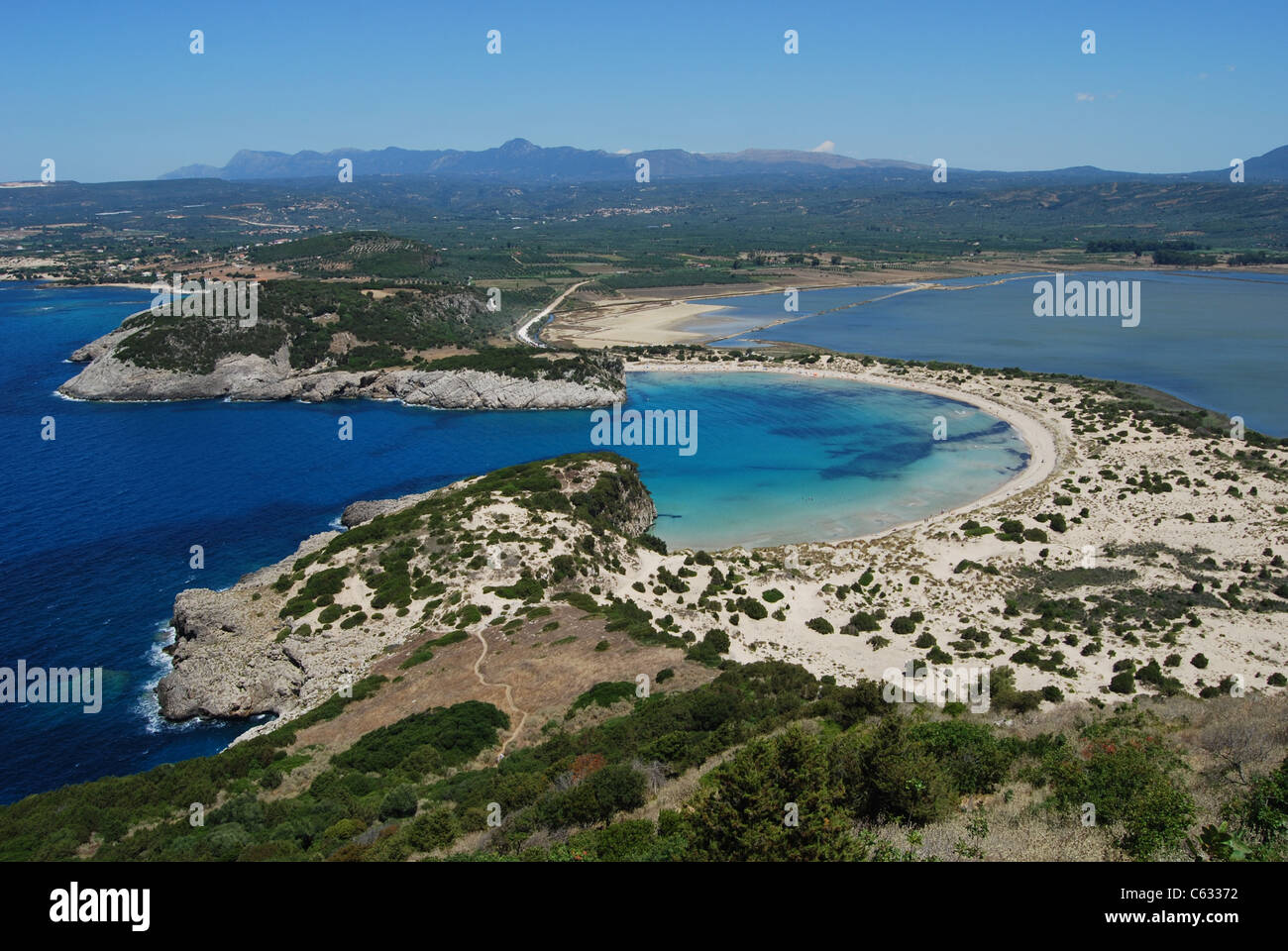 Avis de Voidokilia Bay de la vieille Frankish castle (Paliokastro) Banque D'Images