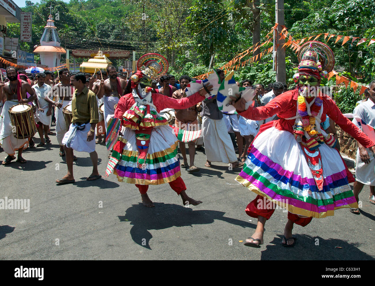 Les danseurs de Kathakali fête hindoue Kanjirapally Kerala Inde du Sud Banque D'Images