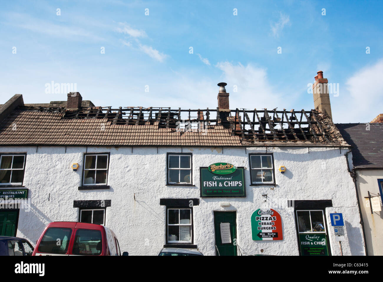 Les dégâts causés par le feu au pavillon et des capacités de poissons et friterie à Richmond, Yorkshire Banque D'Images