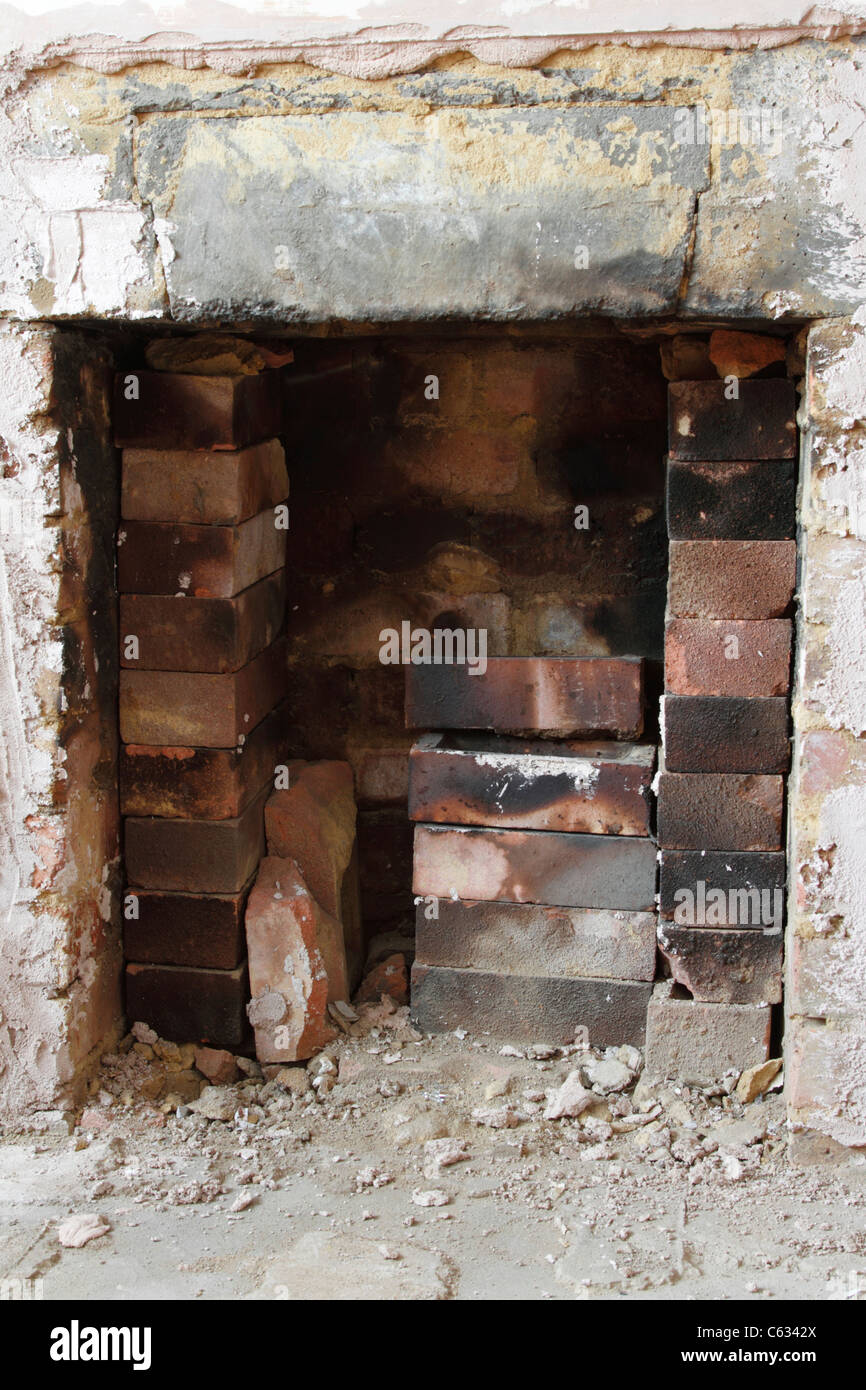 Feu de cheminée en rénovation Banque D'Images