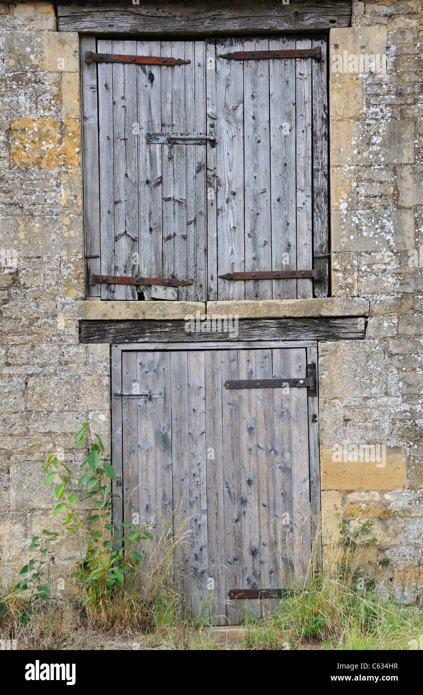 Portes de grange en basse Lemington, Gloucestershire, Angleterre Banque D'Images