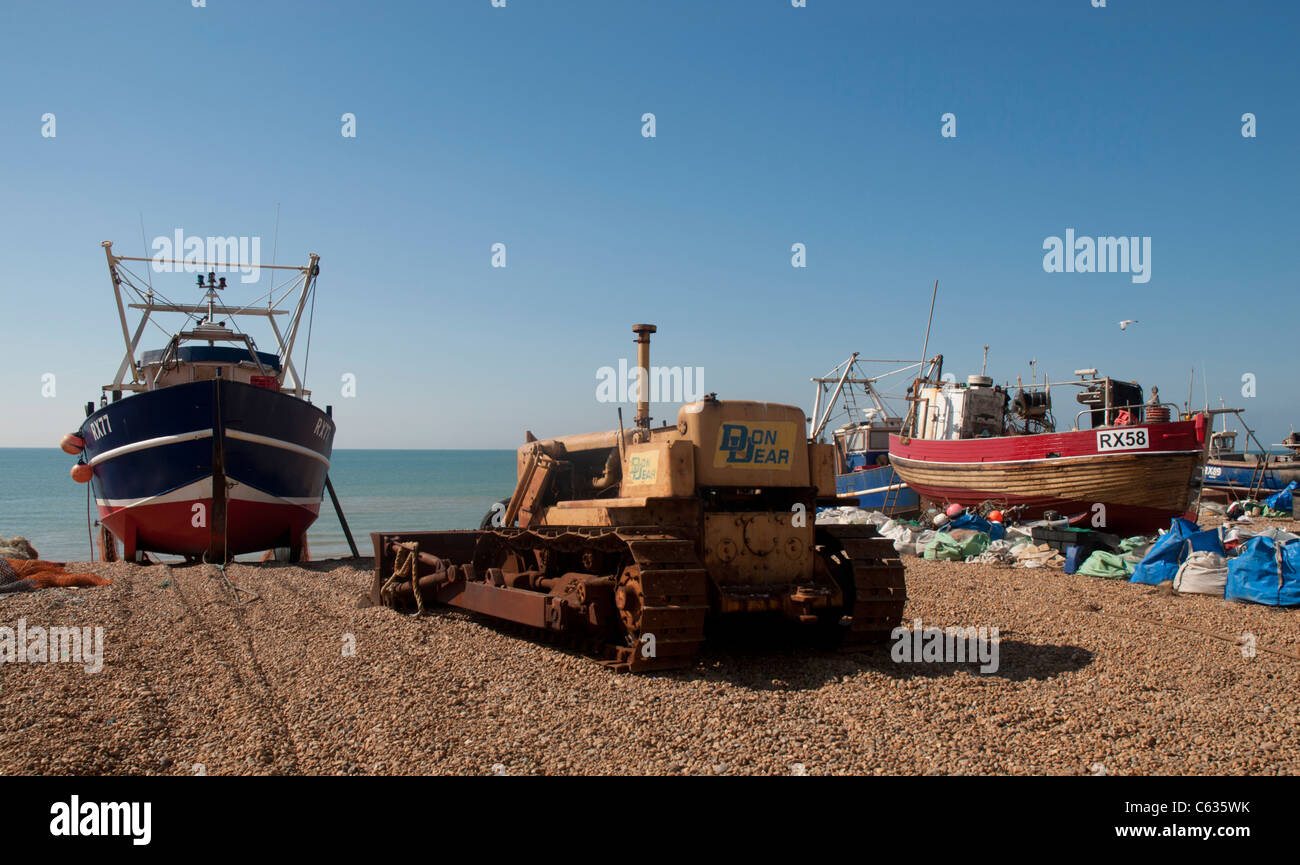 Hastings a la plus grande flotte de pêche de la plage en Angleterre et les bateaux sont amarrés sur Harbour Beach. Banque D'Images