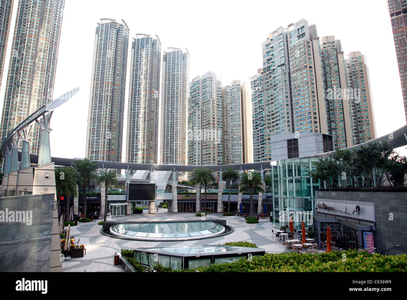 Gratte-ciel à Union Square au-dessus de la gare de Kowloon à Hong Kong, Chine Banque D'Images