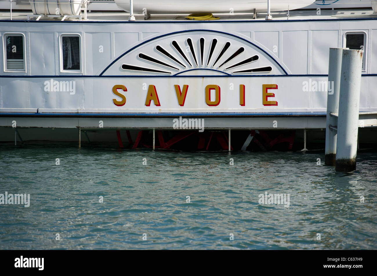 Une vue en gros plan d'un bateau à aubes touristiques, Savoie, sur le lac de Genève, Suisse. Banque D'Images
