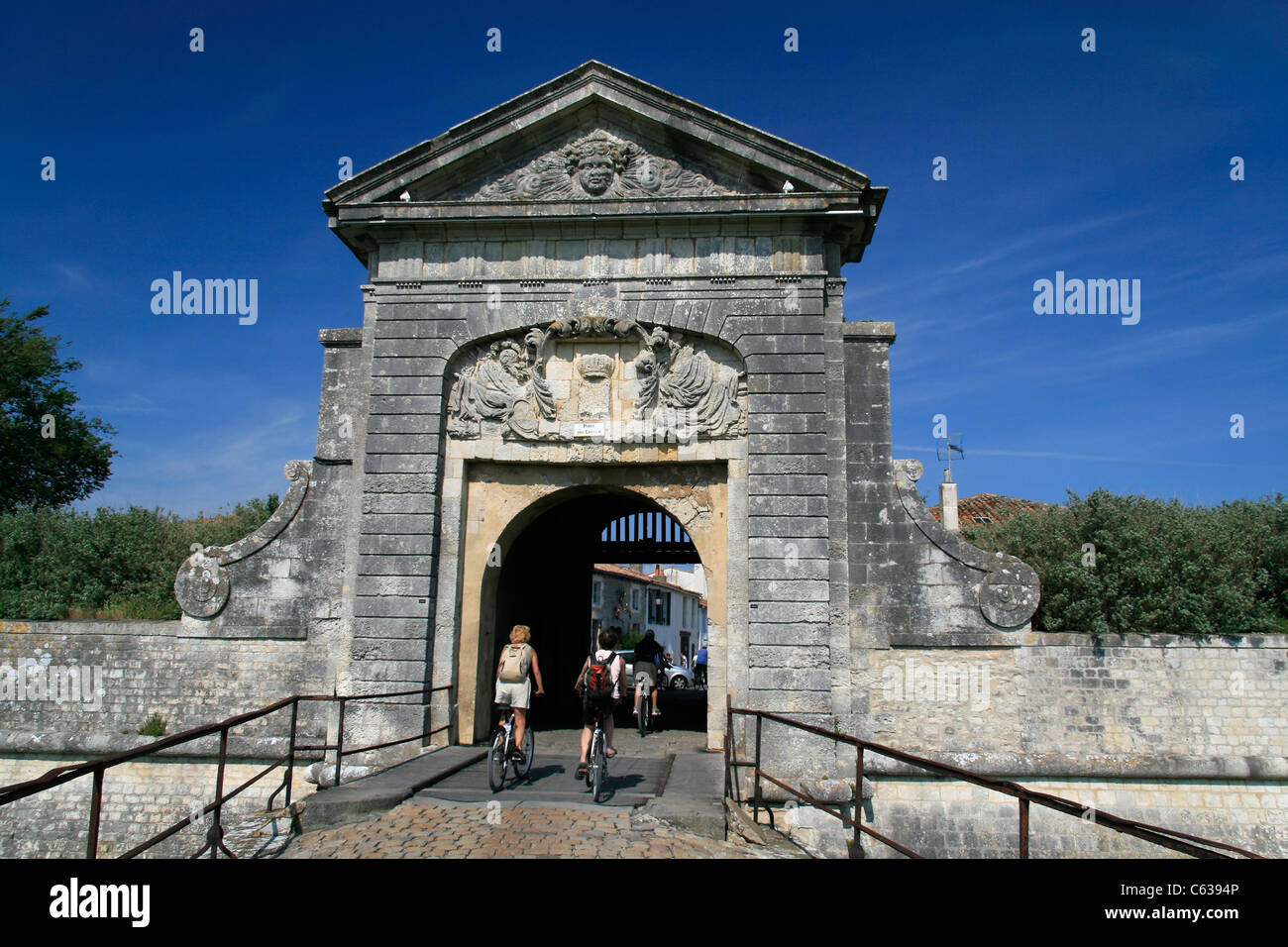 La porte de fortification Vauban (30240) , entrée de la ville de Saint  Martin de Ré (Ile de Ré, Alpes Maritimes, France Photo Stock - Alamy