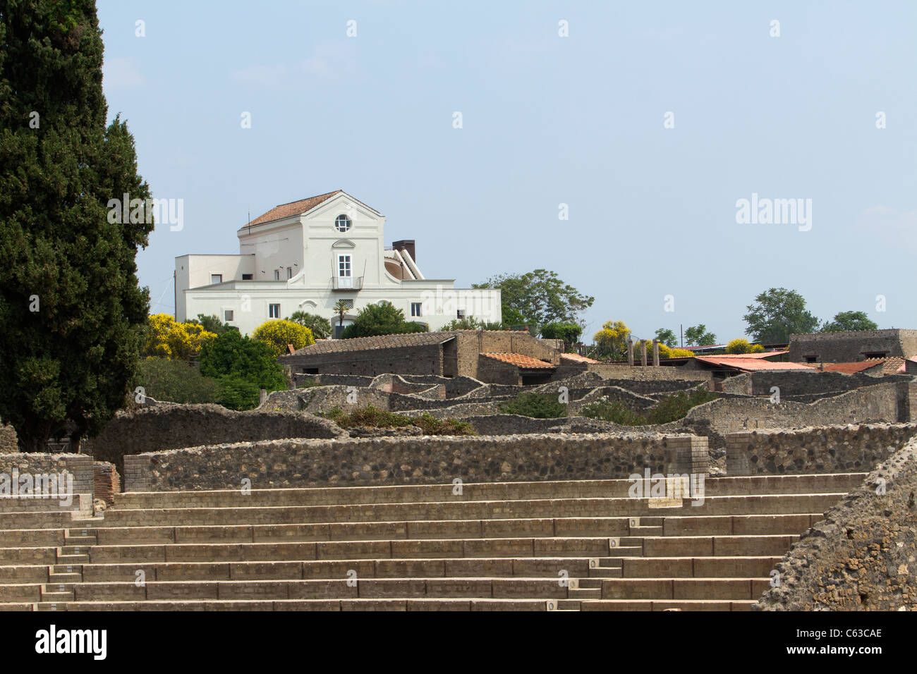 Italie Pompéi ruines antiques de la recherche des étapes du grand théâtre amphithéâtre. Construit en 2e siècle. Utilisé pour des représentations. Banque D'Images