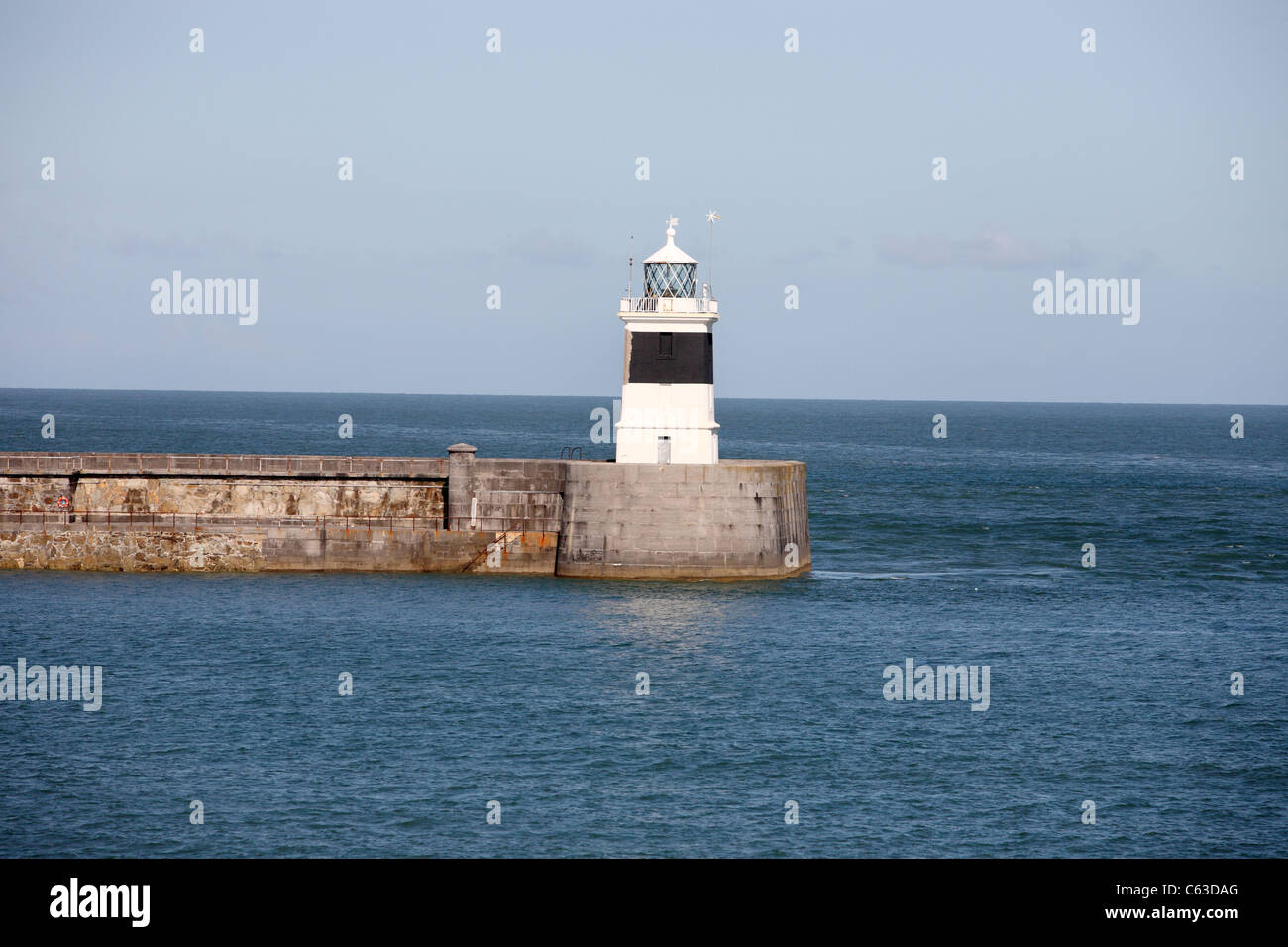 Holyhead brise-lames et phare Banque D'Images