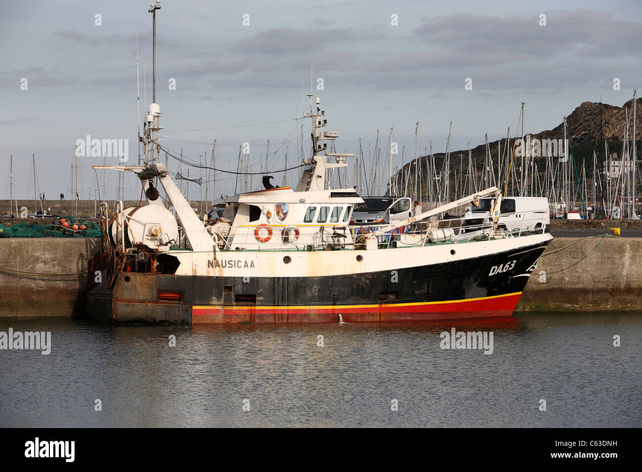 Bateau de pêche dans le port de Howth Irlande Banque D'Images