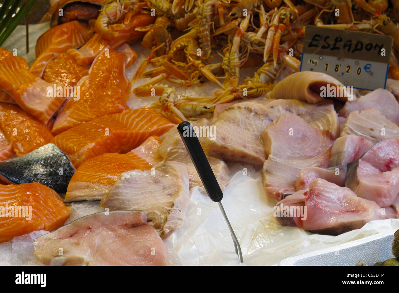 Fruits de mer affichée à un marché à Paris Banque D'Images