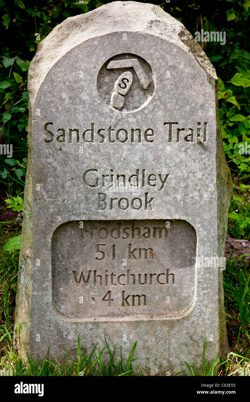 Sentier de grès au marqueur Grindley Brook, Cheshire (près de Whitchurch, Shropshire) Banque D'Images