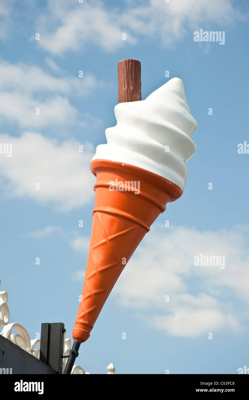 Publicité de la crème glacée sur la jetée de Brighton Banque D'Images