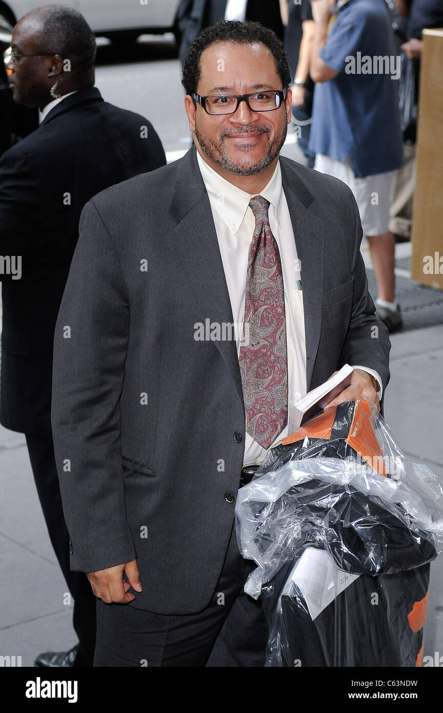 Michael Dyson, entre la 42e Rue Cipriani dehors et environ pour la célébrité CANDIDS - Samedi, , New York, NY 10 juillet 2010. Photo par : Ray Tamarra/Everett Collection Banque D'Images