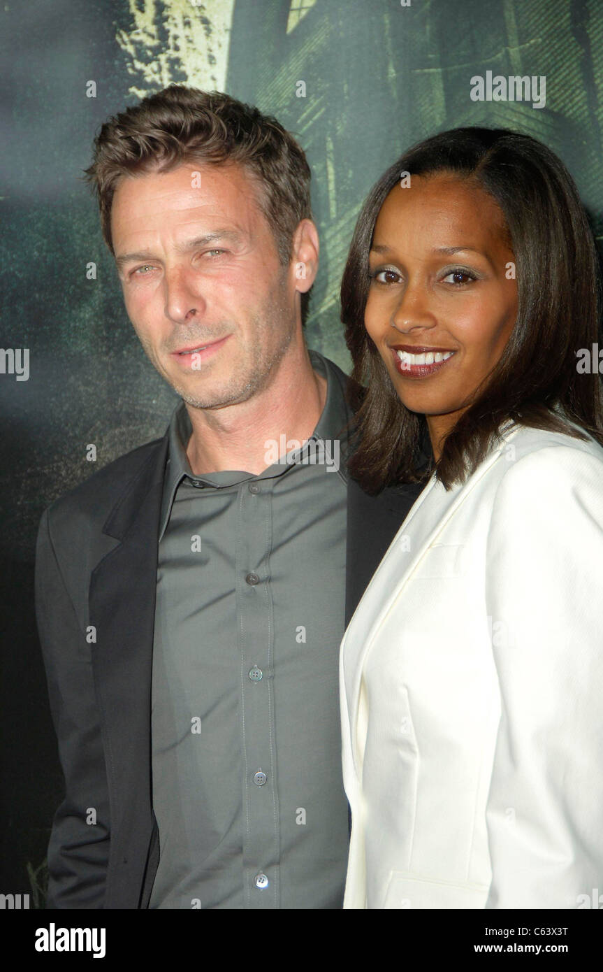 Andrew Douglas, Laura Thomas aux arrivées d'Amityville Horror Premiere, Arclight Cinerama Dome, Hollywood, CA, le 07 avril 2005. Banque D'Images