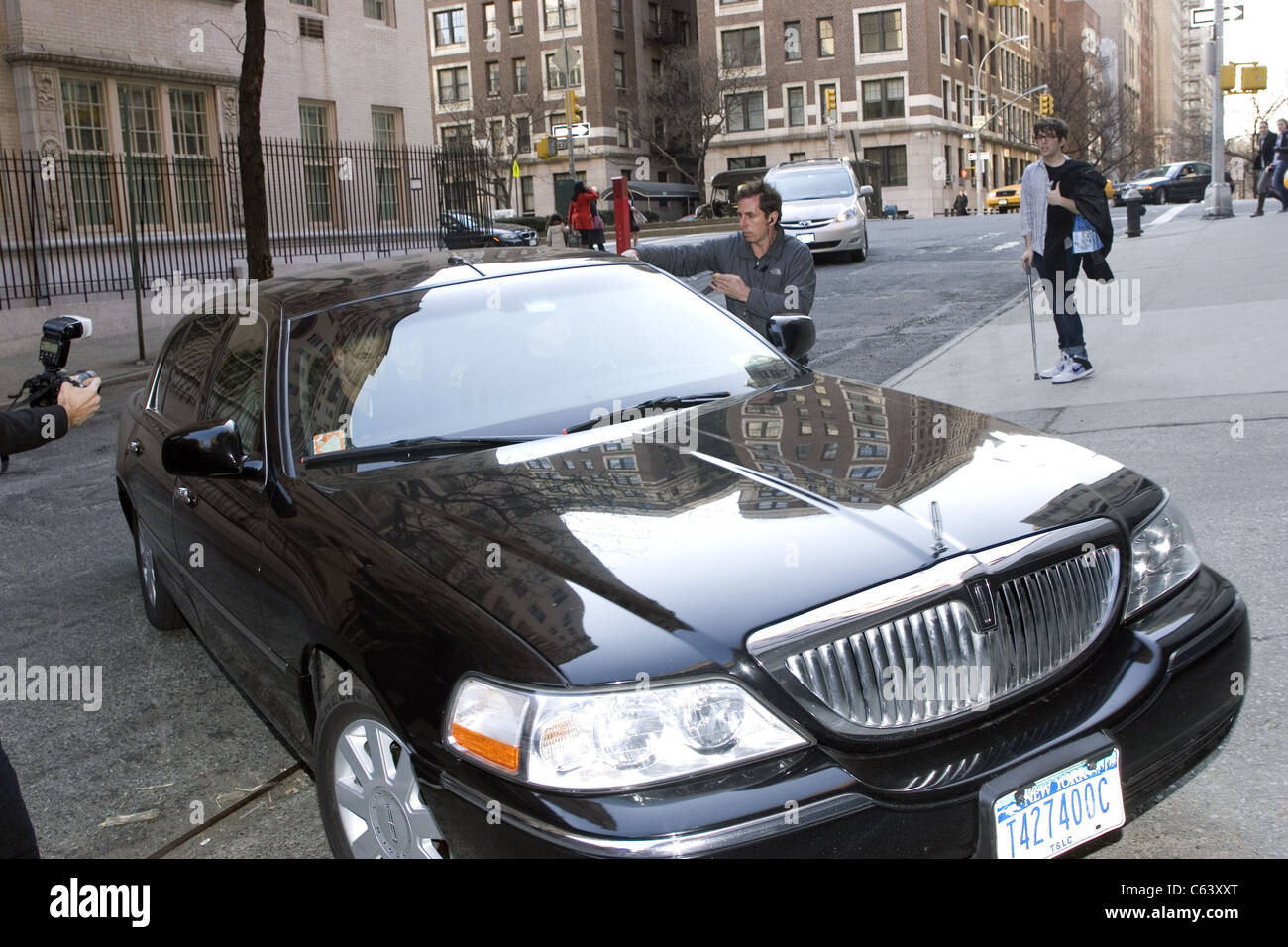 Vanessa Redgrave arrive à Lenox Hill Hospital, à New York, où sa fille, l'actrice Natasha Richardson, a été traité pour une blessure grave à la tête subies dans un accident de ski à Montréal, Canada. Natasha Richardson a succombé à ses blessures et a été retiré de l'appui de la vie. Elle est décédée le mercredi 18 mars 2009. Lenox Hill Hospital, de l'Upper East Side, New York City, NY Le 18 mars 2009. Photo par : Michaël Jankelowitz Ari/Everett Collection Banque D'Images