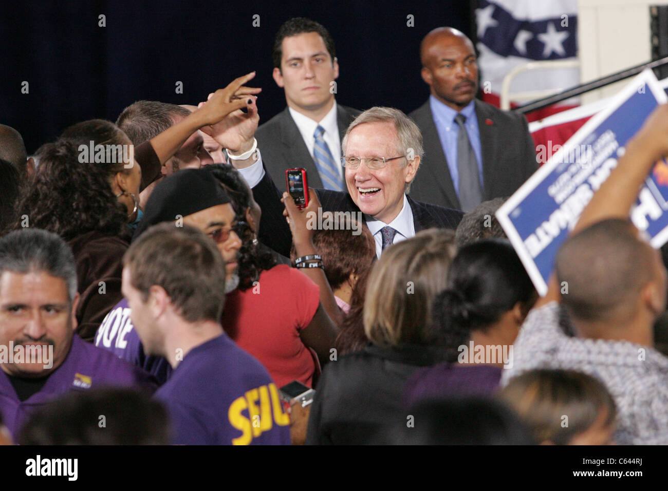 Le sénateur Harry Reid participeront à un compte à rebours jusqu'à la victoire, rallye pour les Démocrates, Gymnase de l'école Haute Canyon Springs, North Las Vegas, NV Le 1 novembre 2010. Photo par : James Atoa/Everett Collection Banque D'Images