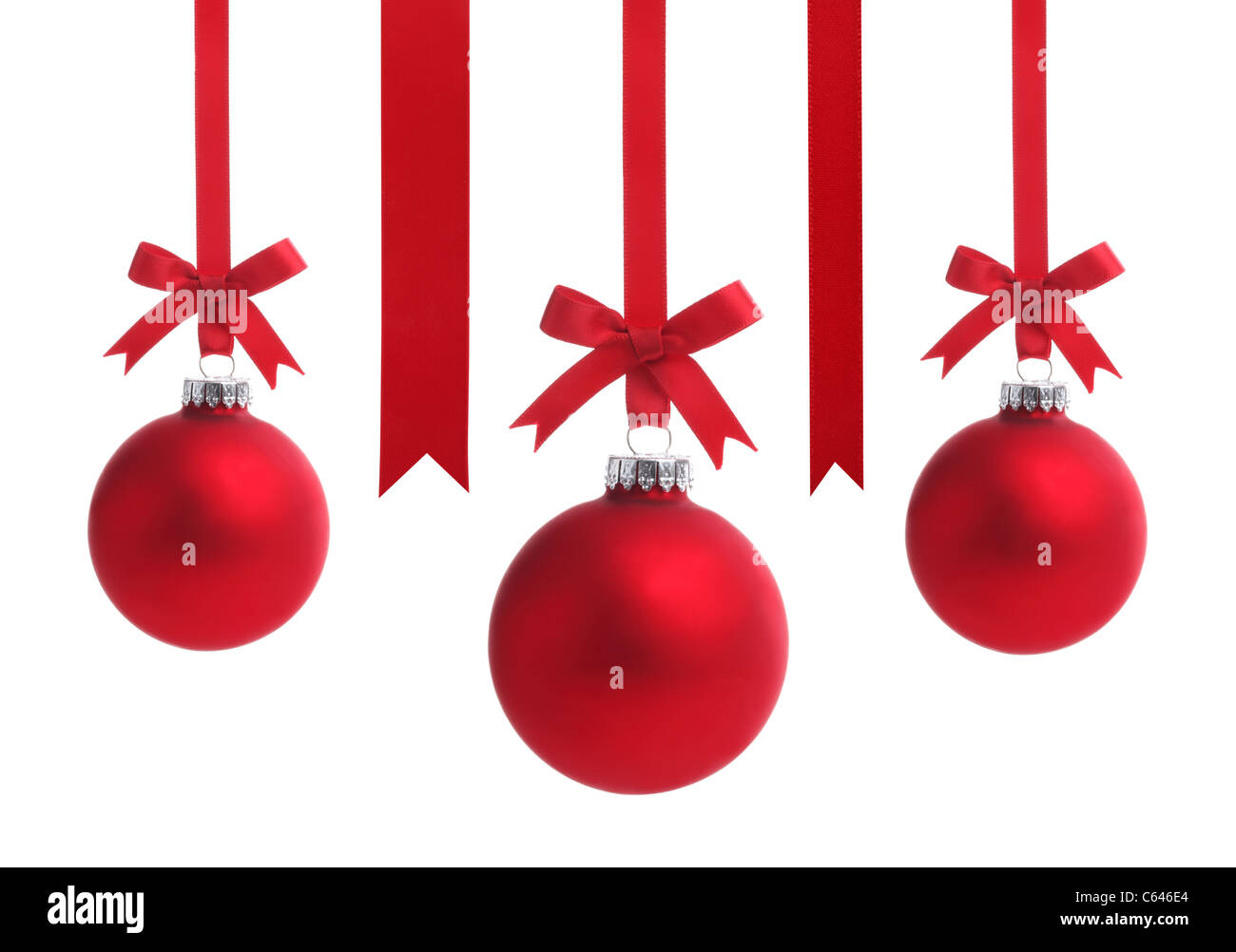 Boule de Noël rouge avec ruban bow,isolé sur fond blanc Photo Stock - Alamy
