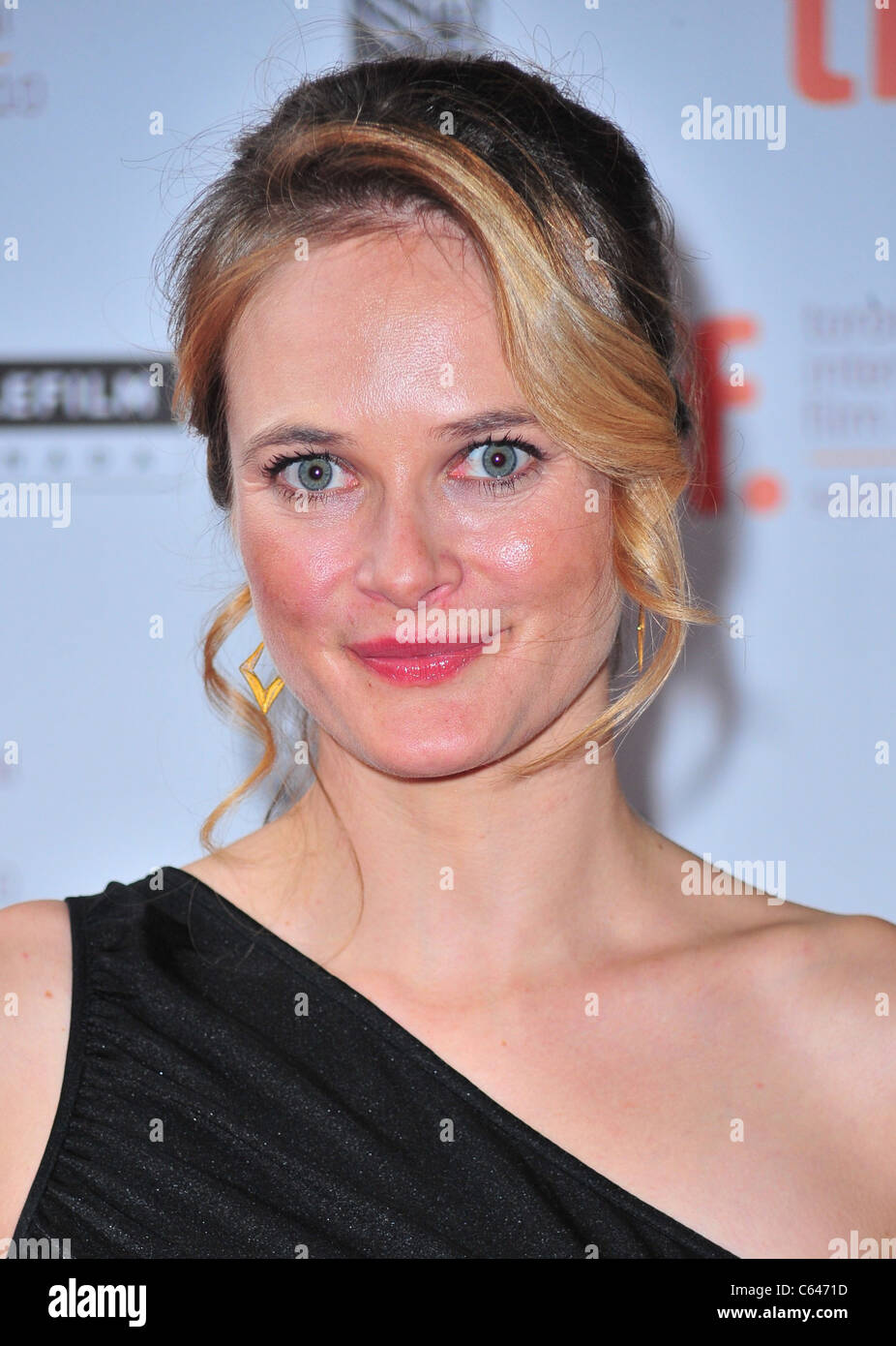 Rachel Blanchard aux arrivées de DAYDREAM NATION Toronto International Film Festival (TIFF) première projection, Ryerson Theatre, Toronto, le 10 septembre 2010. Photo par : Gregorio T. Binuya/Everett Collection Banque D'Images