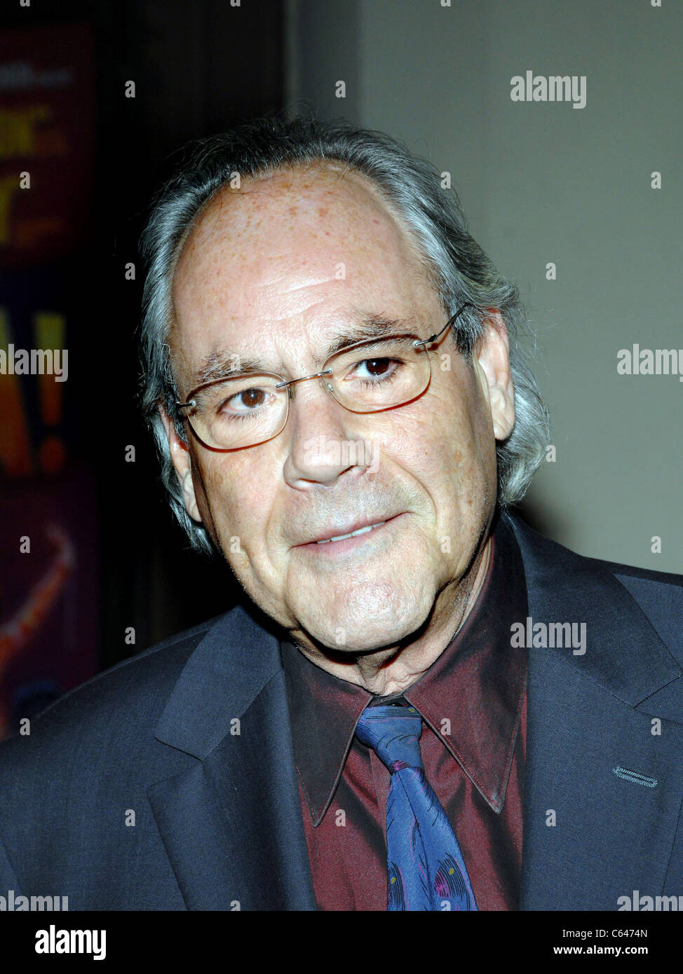 Robert Klein, en spectateurs dans le temps n'a pas Soirée d'ouverture à Broadway, Cort Theatre, New York, NY Le 7 octobre 2010. Photo par : William D. Bird/Everett Collection Banque D'Images