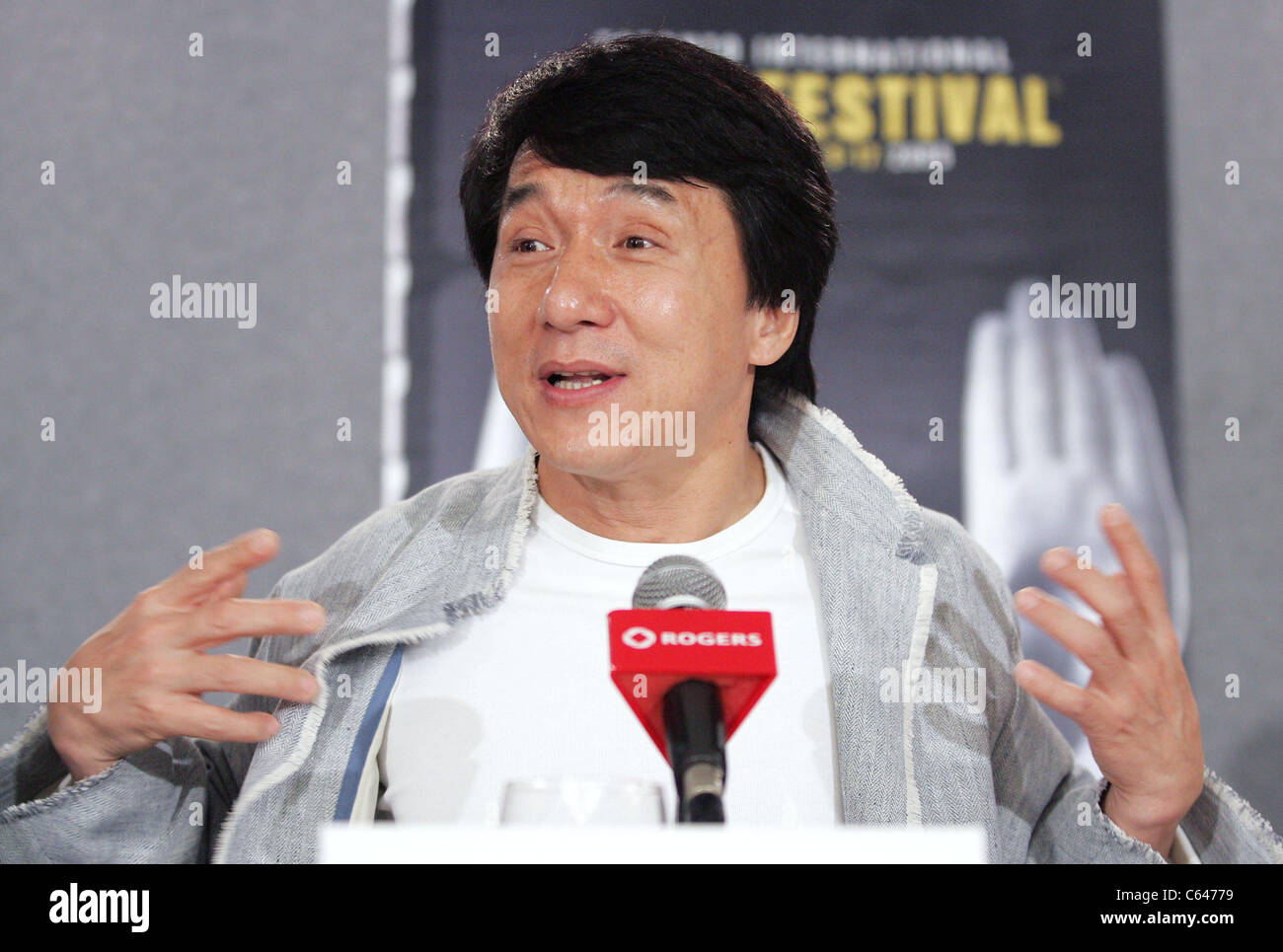 Jackie Chan à la conférence de presse pour le mythe en première mondiale au Festival du Film de Toronto, Sutton Place Hotel, Toronto, ON, le 15 septembre 2005. Photo par : Malcolm Taylor/Everett Collection Banque D'Images