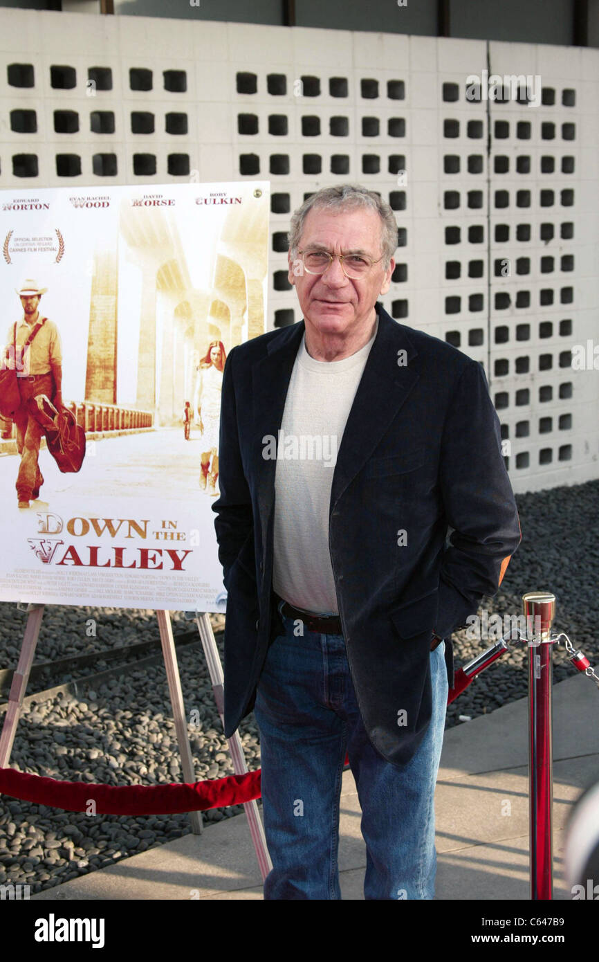 Sydney Pollack aux arrivées pour vers le bas dans la vallée en première mondiale au Los Angeles Film Festival, Cinerama Dome au Arclight Cinemas, Los Banque D'Images