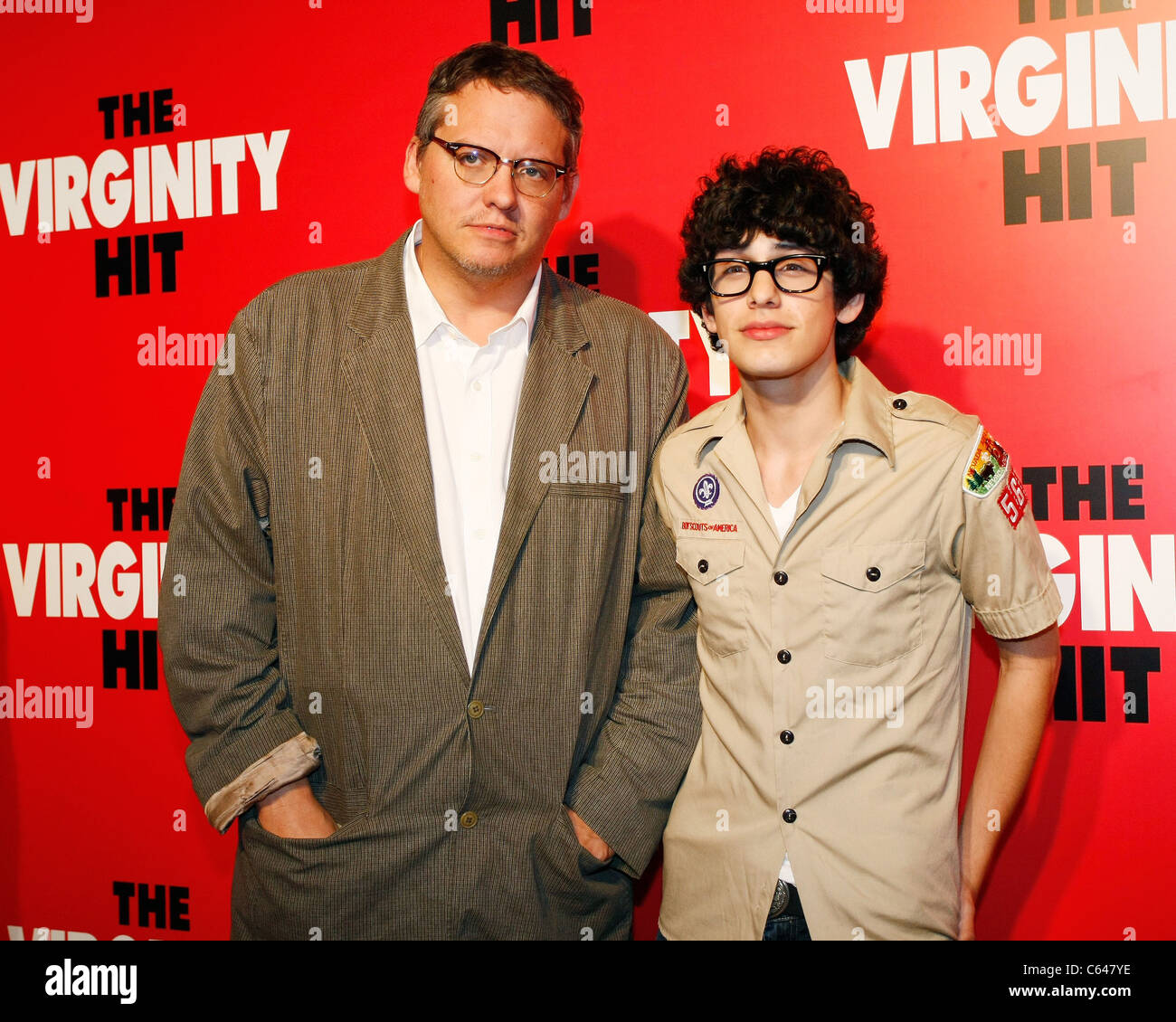 Adam McKay, Matt Bennett au arrivés pour la virginité frappé Premiere, Regal Cinemas à L.A. Vivre, Los Angeles, CA le 7 septembre 2010. Photo par : Craig Bennett/Everett Collection Banque D'Images