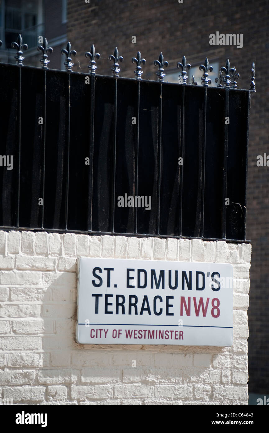 St Edmund's Terrace, W8, City of westminster street sign on wall à Londres. Banque D'Images