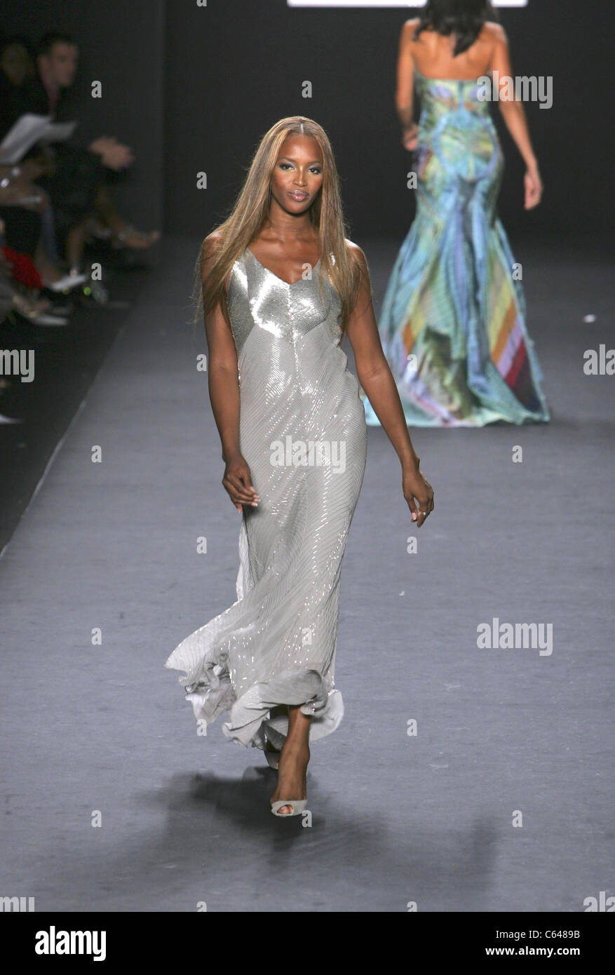 Naomi Campbell à l'intérieur de la mode pour les secours, Bryant Park, New York, NY, 16 septembre 2005. Photo par : Gregorio Binuya/Everett Collection Banque D'Images