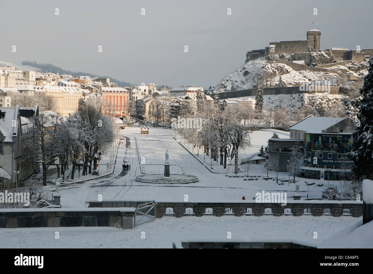 Le sanctuaire de Notre Dame de Lourdes et de l'hiver. Banque D'Images