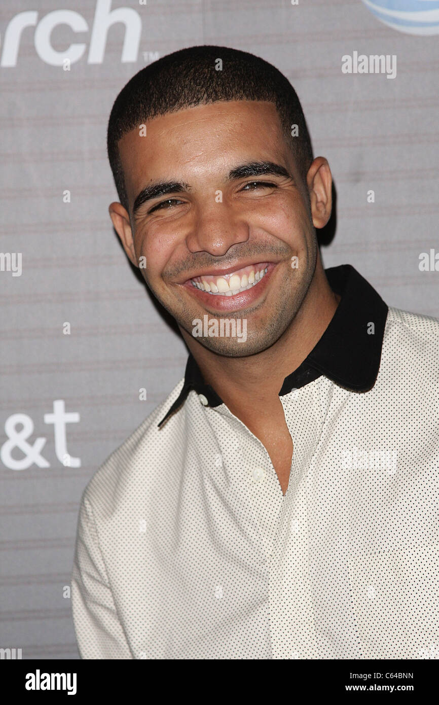 Arrivées à Drake pour BlackBerry Torch Fête de lancement, le Musée de l'architecture et du Design, Los Angeles, CA 11 août 2010. Photo par : Adam Orchon/Everett Collection Banque D'Images
