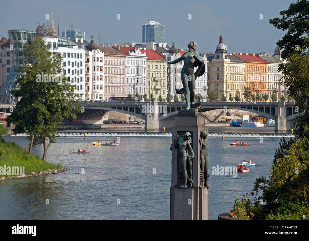 Prague - Une statue de Vltava au Children's Island Banque D'Images