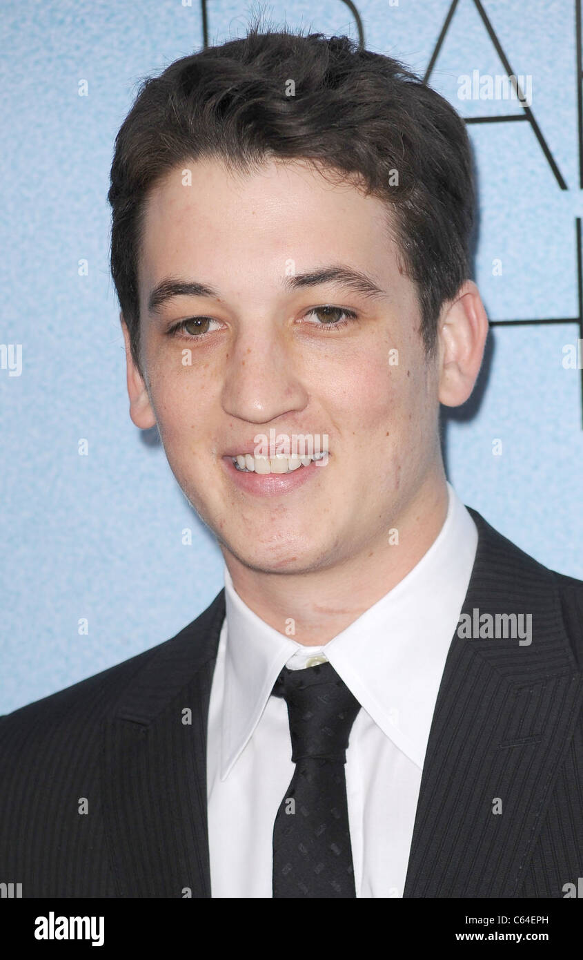 Miles Teller aux arrivées pour TROU DE LAPIN Premiere, le théâtre de Paris, New York, NY Le 2 décembre 2010. Photo par : Kristin Callahan/Everett Collection Banque D'Images