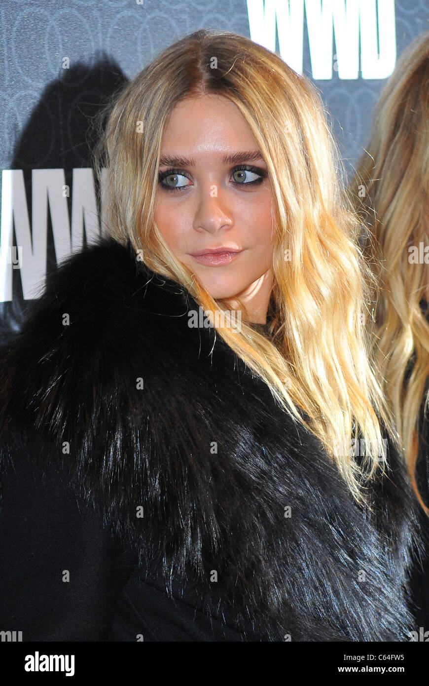 Mary Kate Olsen aux arrivées de vêtements pour femmes de tous les jours (JME) Gala du 100e anniversaire, Restaurant Cipriani 42nd Street, New York, NY Le 2 novembre 2010. Photo par : Gregorio T. Binuya/Everett Collection Banque D'Images