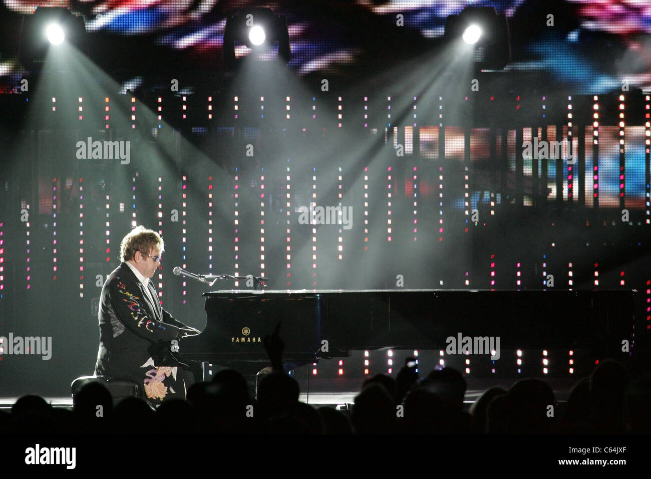 En présence d'Elton John pour Andre Agassi Foundation for Education's 15e Grand Slam pour les enfants Concert-bénéfice, le Wynn Las Vegas, Las Vegas, NV, le 9 octobre 2010. Photo par : James Atoa/Everett Collection Banque D'Images