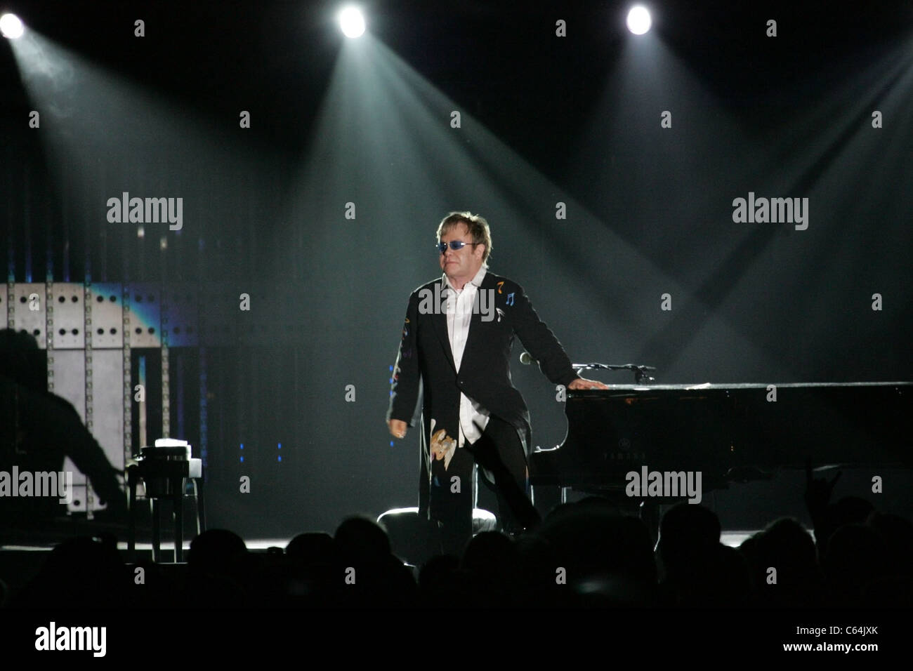 En présence d'Elton John pour Andre Agassi Foundation for Education's 15e Grand Slam pour les enfants Concert-bénéfice, le Wynn Las Vegas, Las Vegas, NV, le 9 octobre 2010. Photo par : James Atoa/Everett Collection Banque D'Images