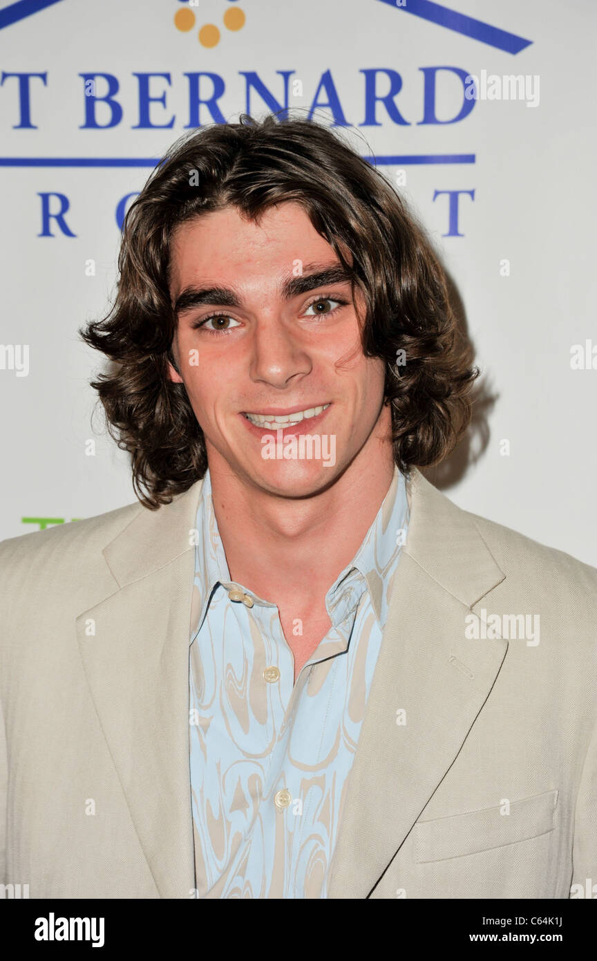 RJ Mitte présents pour LA MAISON QUE HOLLYWOOD CONSTRUIT bénéficier pour Saint Bernard, Projet Tesla Motors Showroom, Los Angeles, CA, le 9 octobre 2010. Photo par : Robert Kenney/Everett Collection Banque D'Images