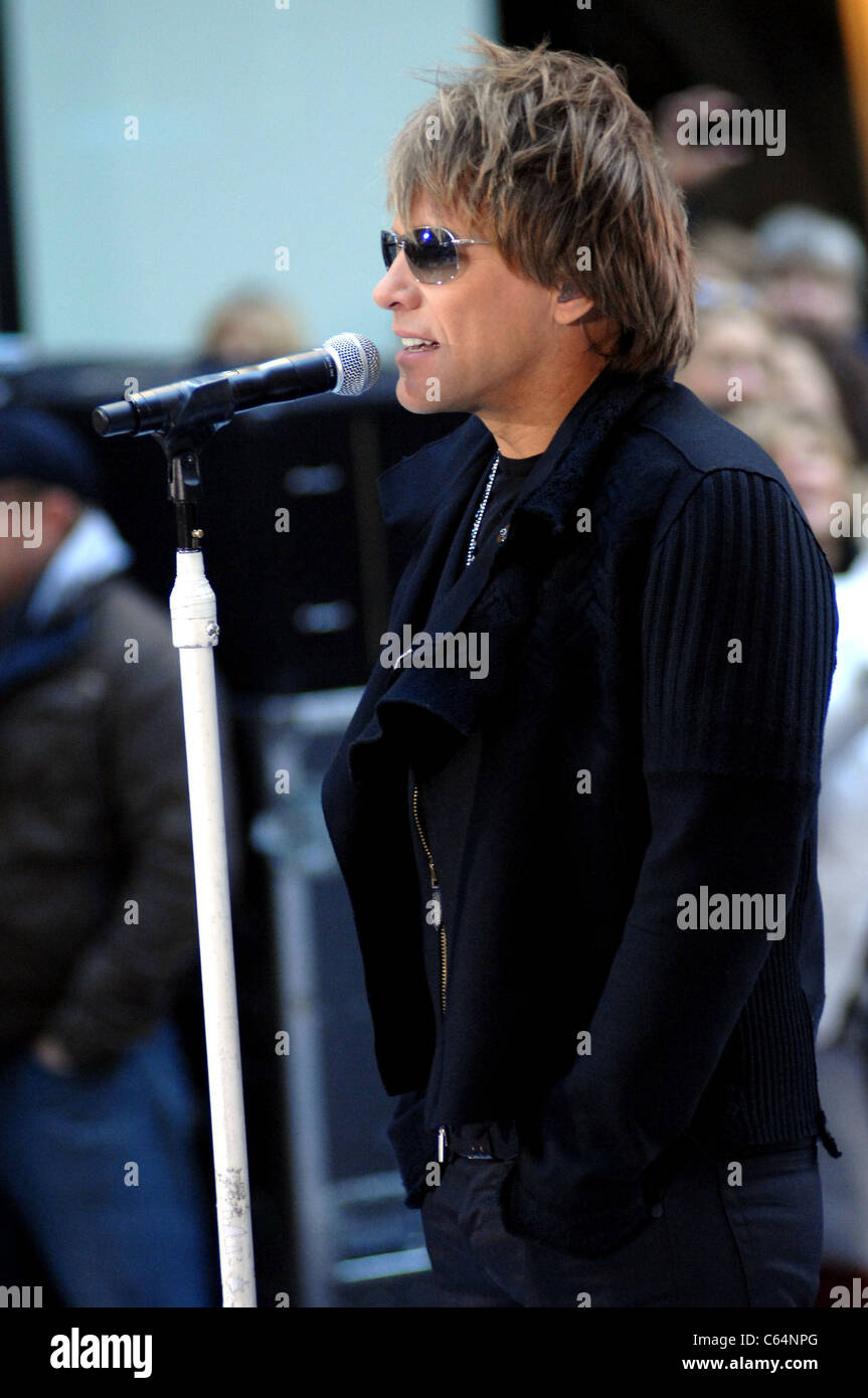 Jon Bon Jovi sur scène pour NBC Today Show Concert avec Bon Jovi, Rockefeller Plaza, New York, NY Le 12 novembre 2010. Photo par : William D. Bird/Everett Collection Banque D'Images