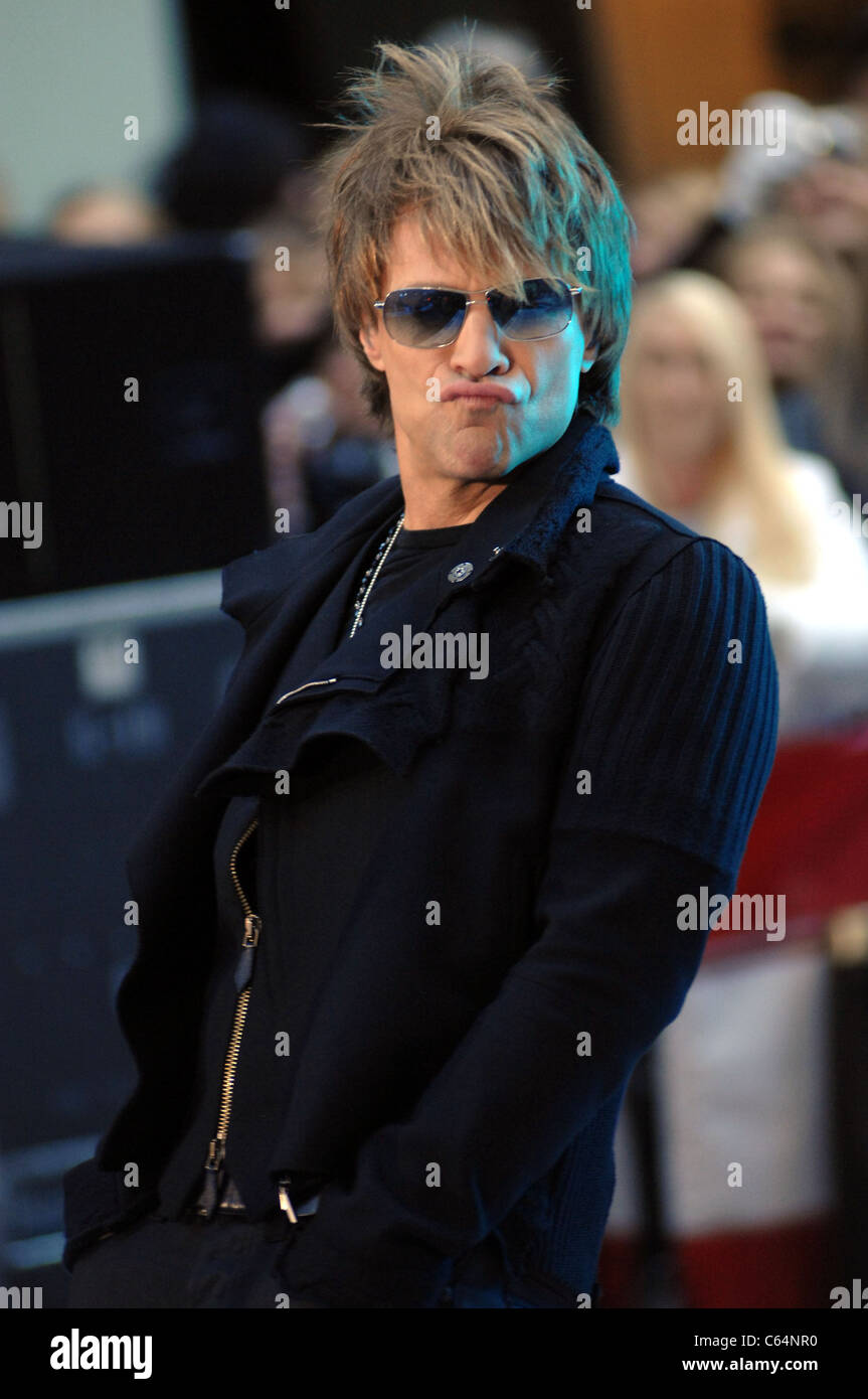 Jon Bon Jovi sur scène pour NBC Today Show Concert avec Bon Jovi, Rockefeller Plaza, New York, NY Le 12 novembre 2010. Photo par : William D. Bird/Everett Collection Banque D'Images