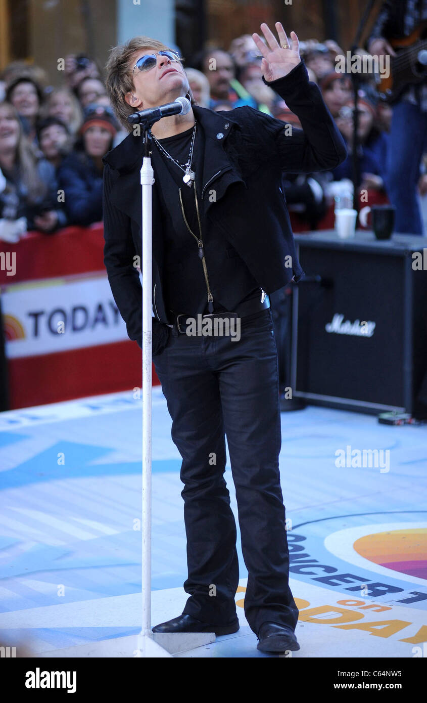 Jon Bon Jovi sur scène pour NBC Today Show Concert avec Bon Jovi, Rockefeller Plaza, New York, NY Le 12 novembre 2010. Photo par : Kristin Callahan/Everett Collection Banque D'Images