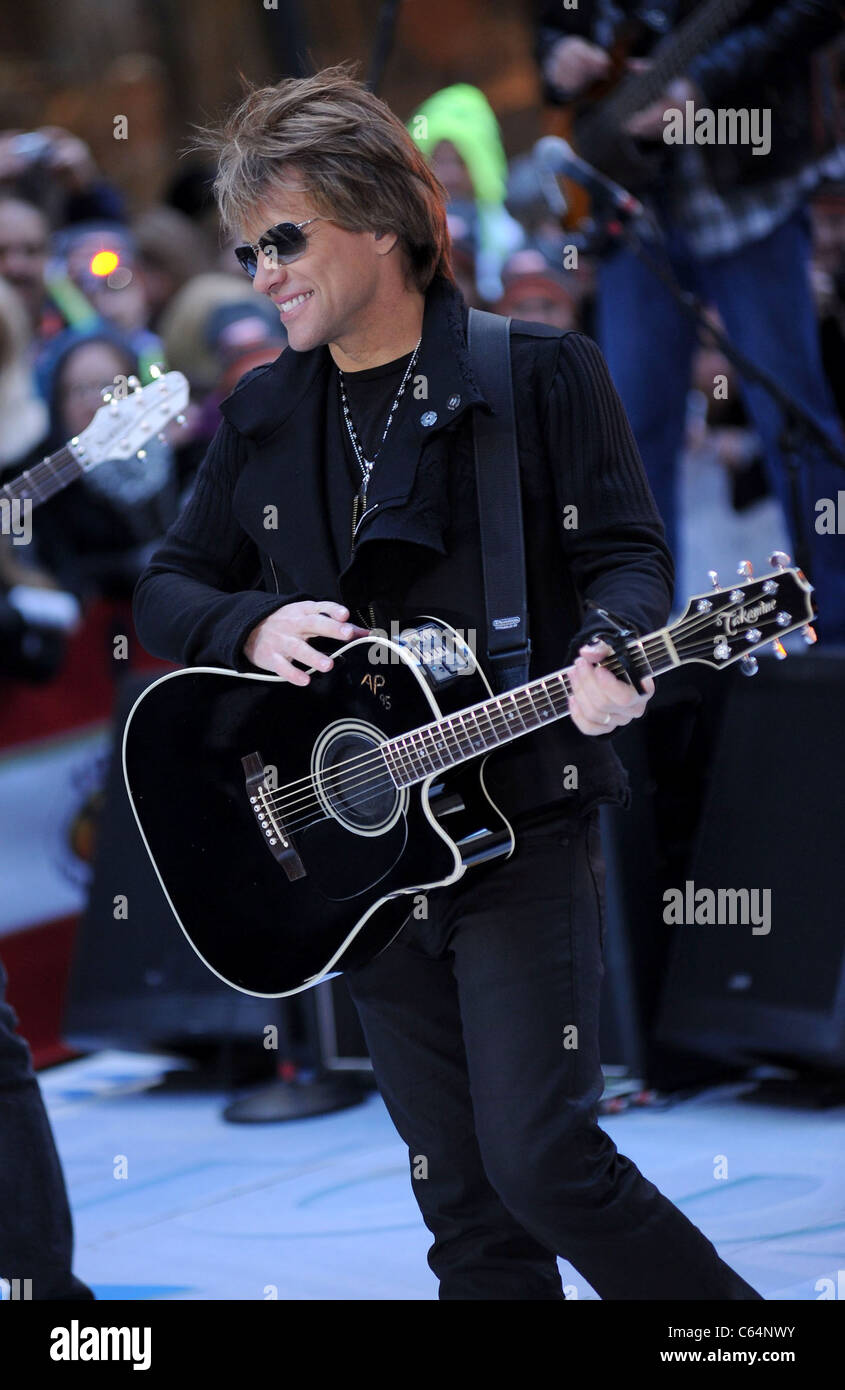 Jon Bon Jovi sur scène pour NBC Today Show Concert avec Bon Jovi, Rockefeller Plaza, New York, NY Le 12 novembre 2010. Photo par : Kristin Callahan/Everett Collection Banque D'Images