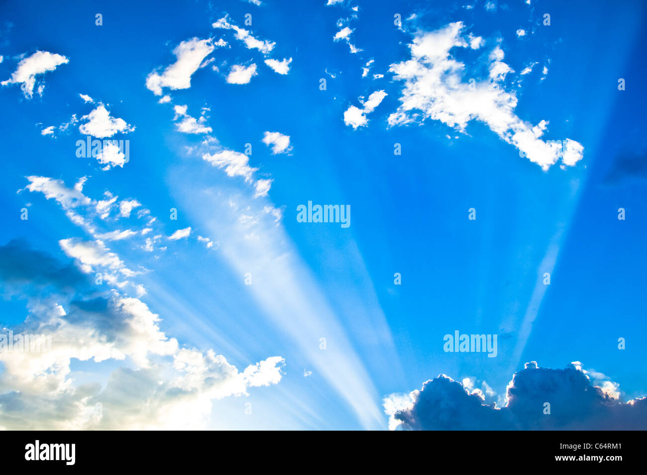 Un Phoenix storm cloud avec les Suns aident à produire ce dieu Soleil. Banque D'Images